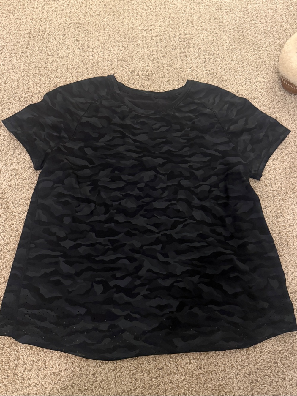 Lululemon workout tee size 6